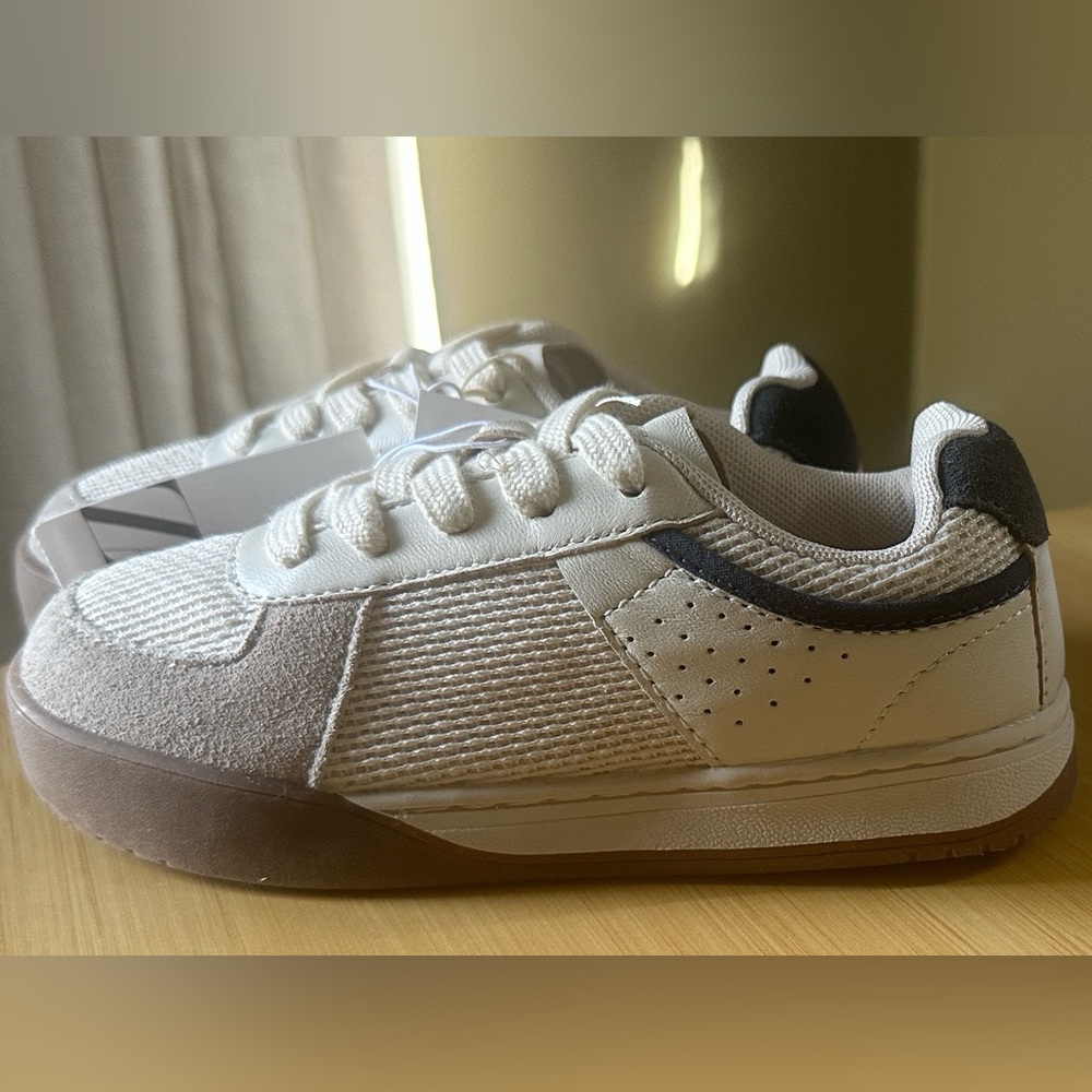 Zara Off-White Lace-Up Sneakers ( no tie)
